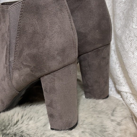Marc Fisher booties size 7 1/2 M - Picture 10 of 17